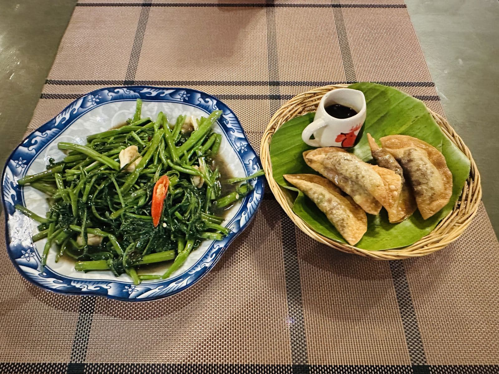 Stir-fried morning glory and dumplings