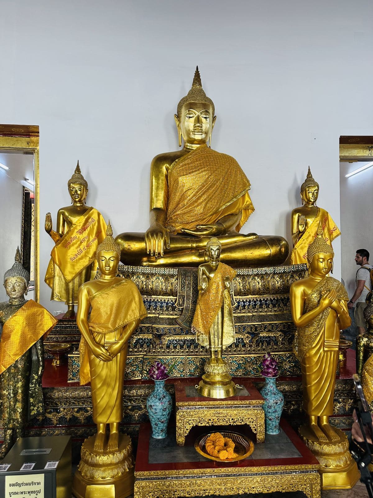 A golden Buddha altar at Wat Pho