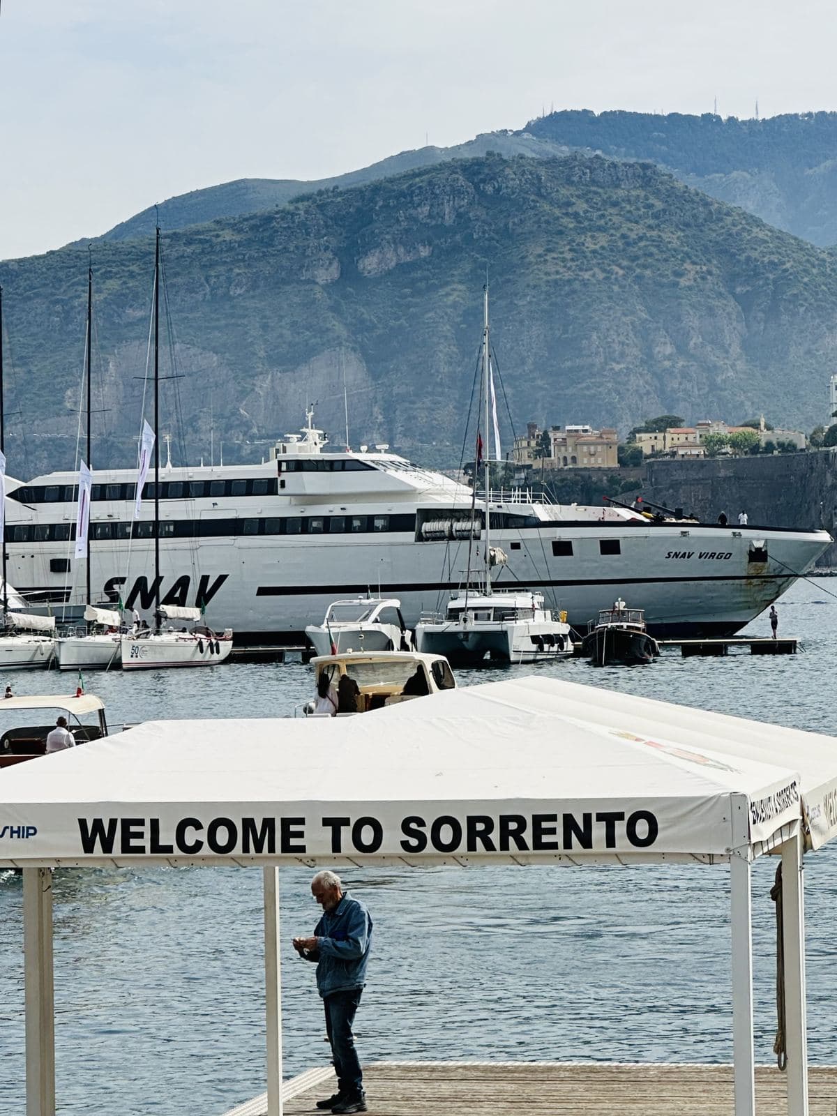 The Welcome to Sorrento sign at the ferry port